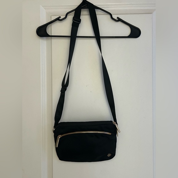 Lululemon City Adventurer Crossbody Bag - Picture 1 of 10